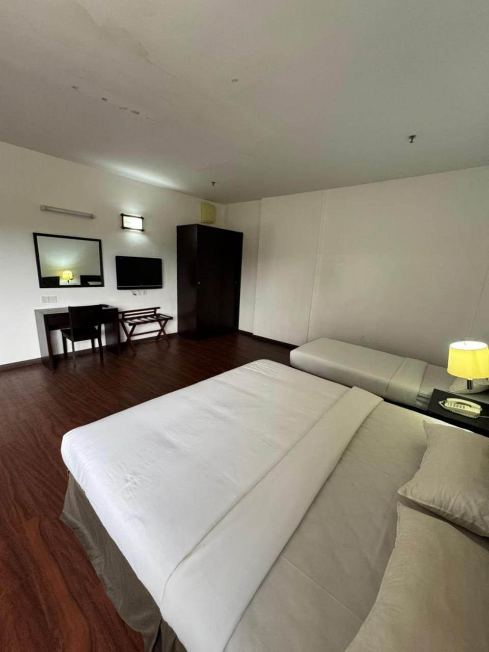 Hotel Pandan Johor Bahru Eksteriør bilde
